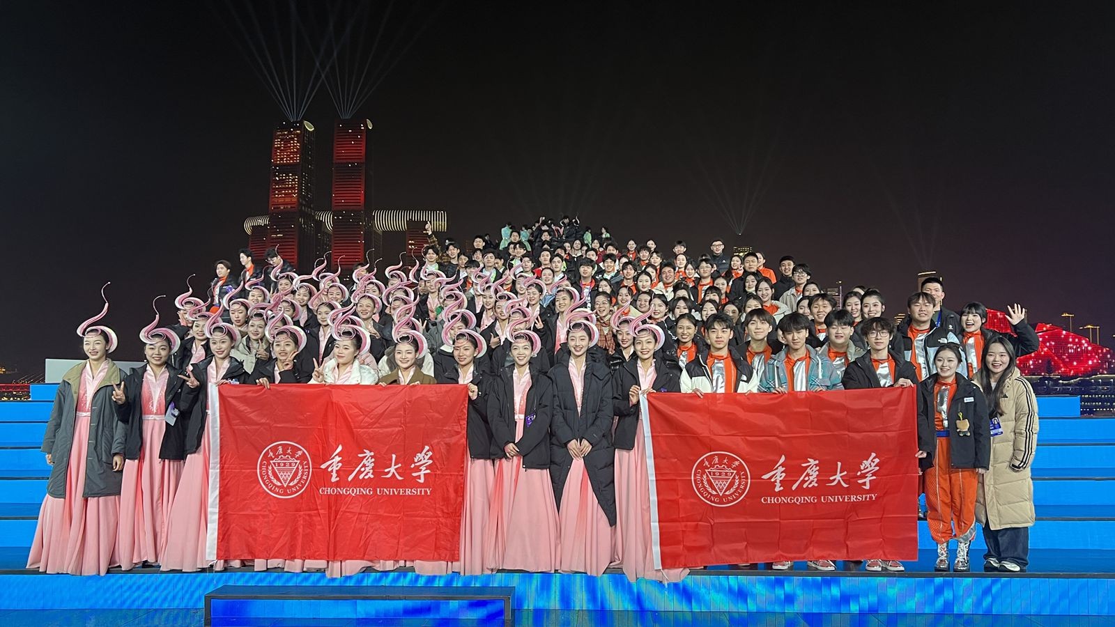 重庆大学学子连续两年亮相央视春晚